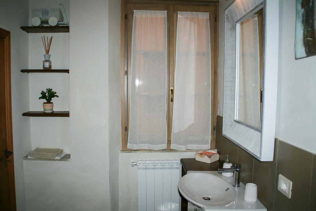 Residenza Fra Le Torri - Charme & Art Gallery Home Arezzo Szoba fotó
