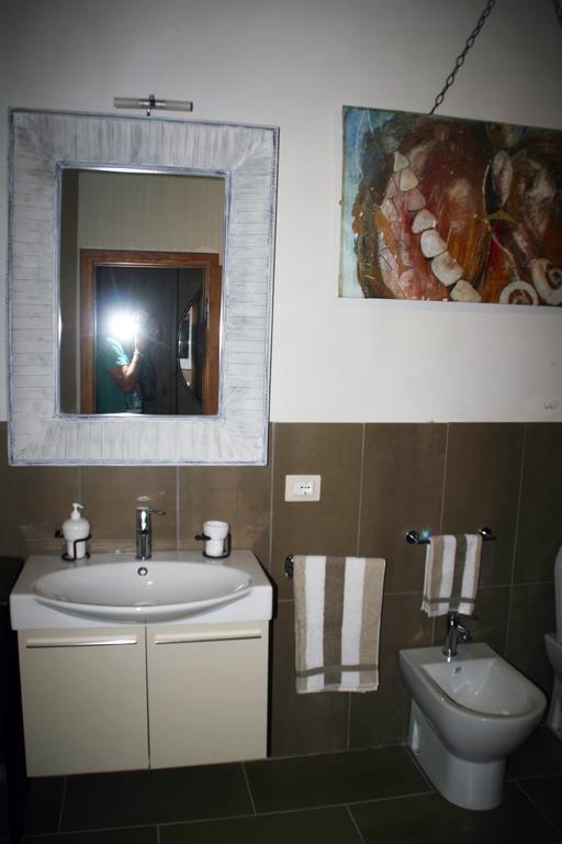 Residenza Fra Le Torri - Charme & Art Gallery Home Arezzo Szoba fotó